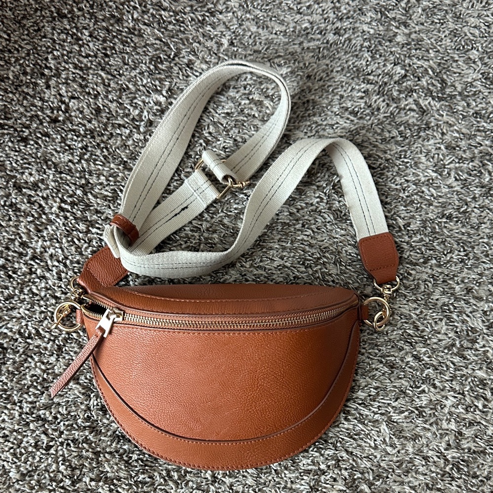 Universal Thread Tan Crossbody Bag with Cream Strap Like New